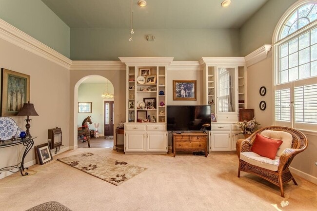 Photo - 313 Country Club Ln