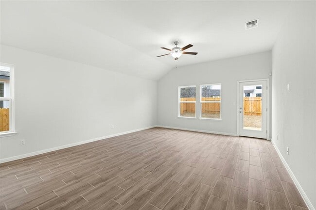 Photo - 329 Bright Star Ln