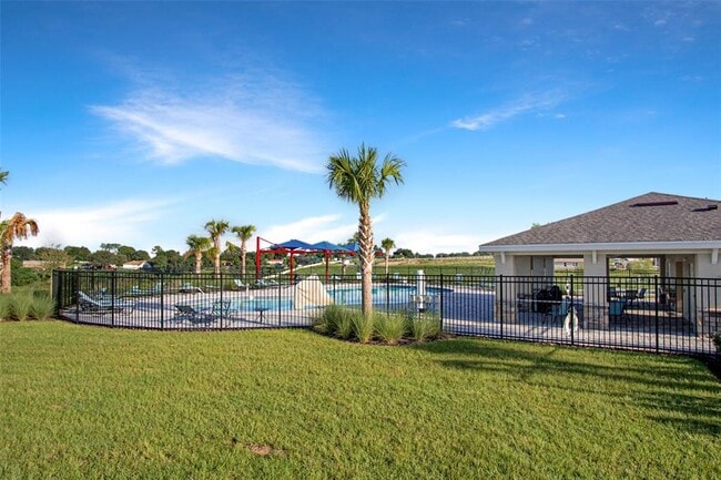 Photo - 555 Tanaro Ln