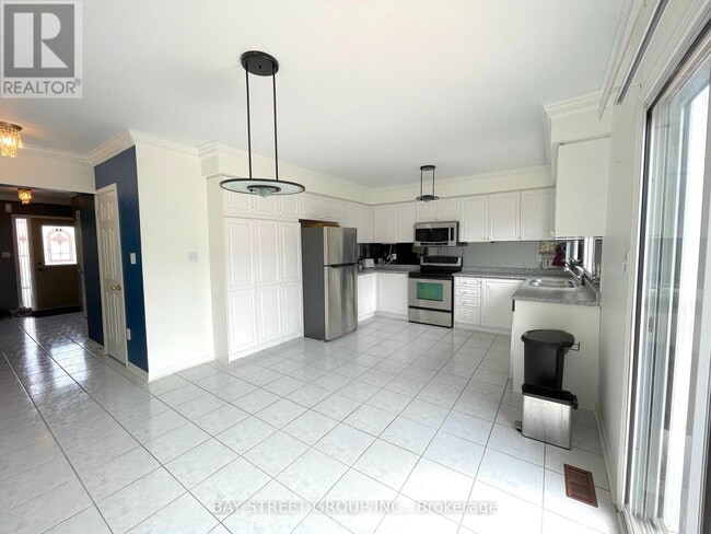 Photo - 2136 Golden Orchard Trail