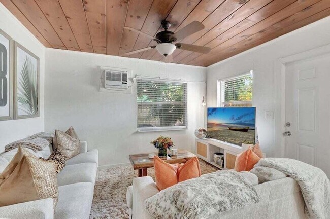Photo - 327 SE 3rd Ave