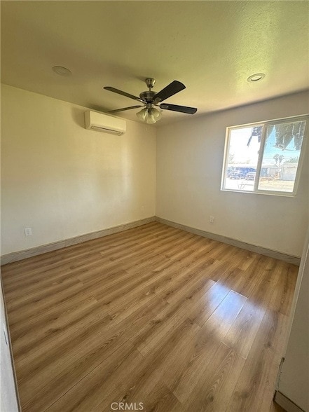 Building Photo - 1053 W Avenue Unit J14 Rental
