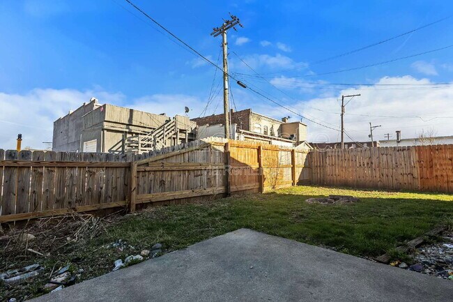 Photo - 30 W Oxford St