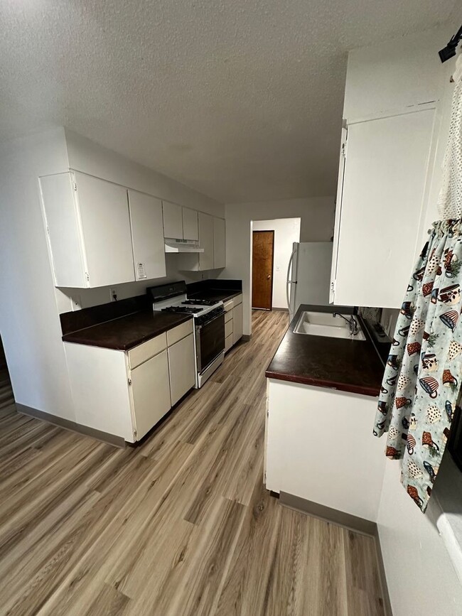 Photo - 1580 Larkspur Ave