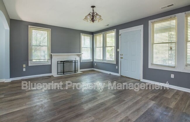 Photo - 208 52nd Pl N