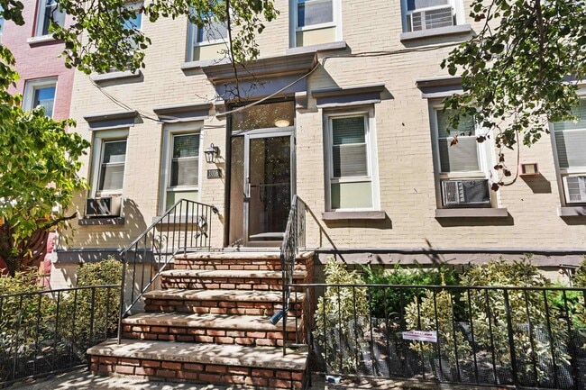 Building Photo - 1016 Willow Ave Unit 301 Rental