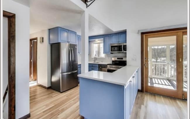 Photo - 100 Bridge St