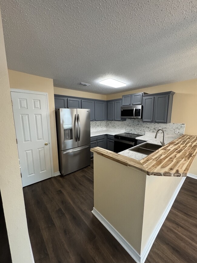 Photo - 13401 Warren Dr
