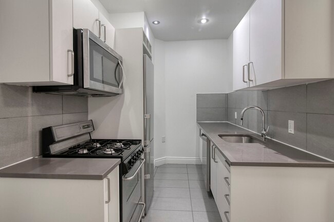 Photo - 3710 Chem. Queen Mary Unit 3