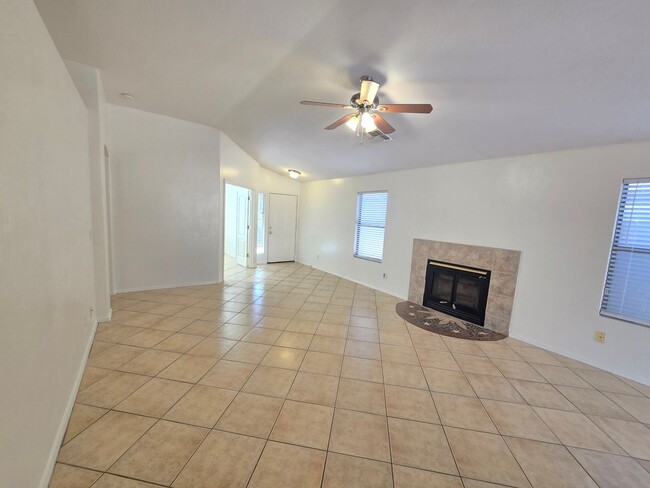 Photo - 3 Bed / 2 Bath Plus Den Home with 2-Car Garage in Mesa