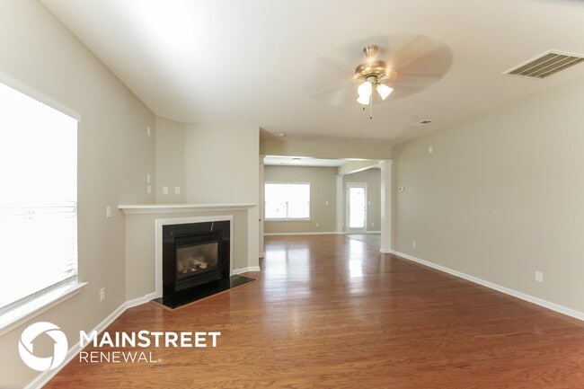 Photo - 415 Galesburg Dr