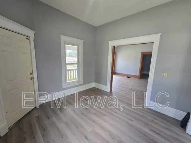 Photo - 301 Leland Ave