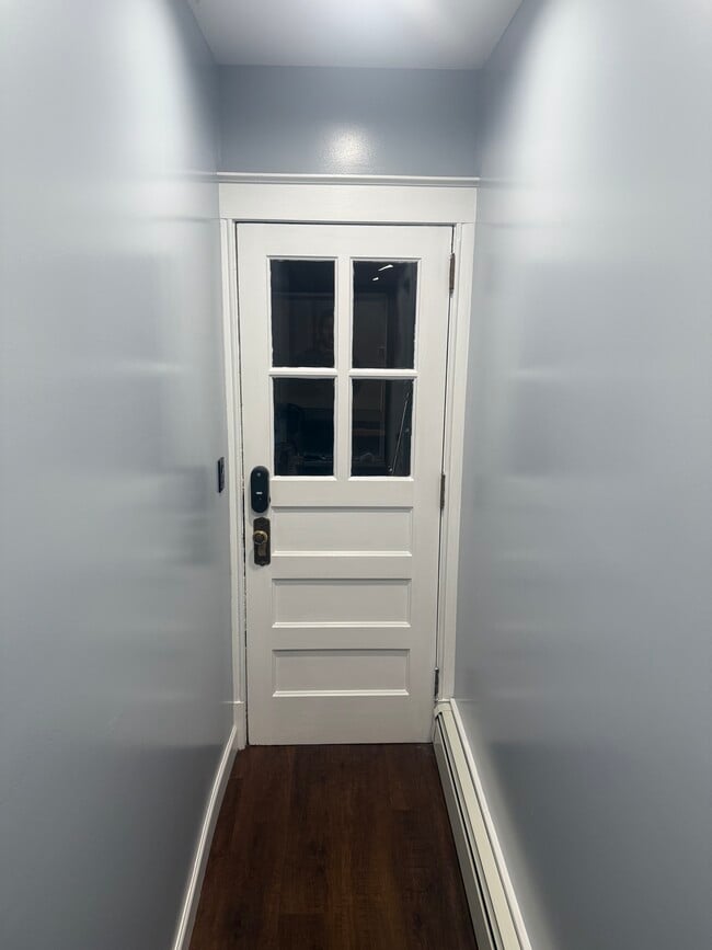 Building Photo - 300 Burritt St Unit 1