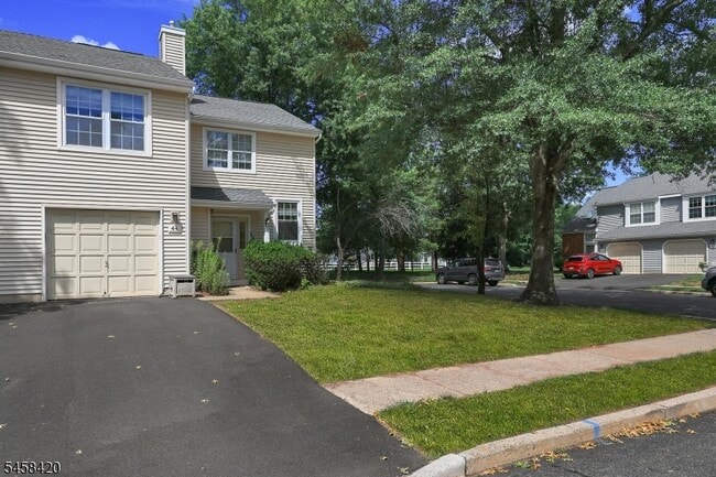 44 Whitby Cir