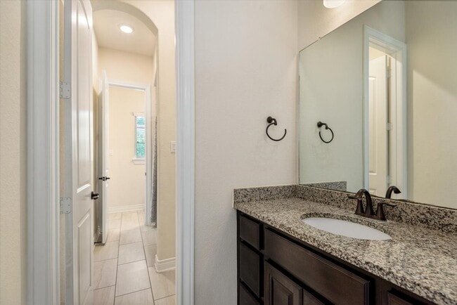 Building Photo - 23034 Creek Park Dr