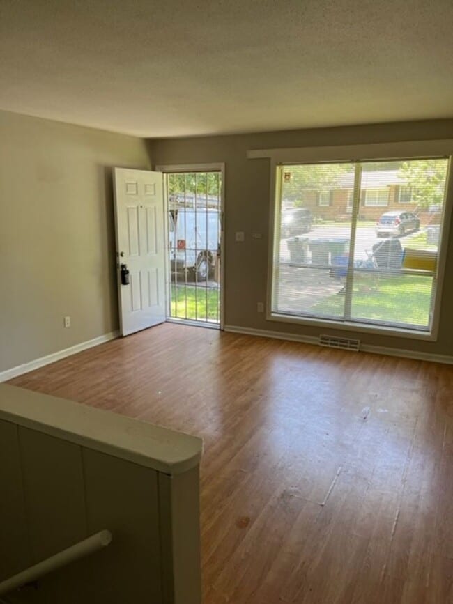 Photo - 4641 Highlake Dr