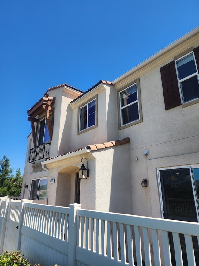 Gorgeous Townhome in South Temecula with V... - Gorgeous Townhome in South Temecula with V...