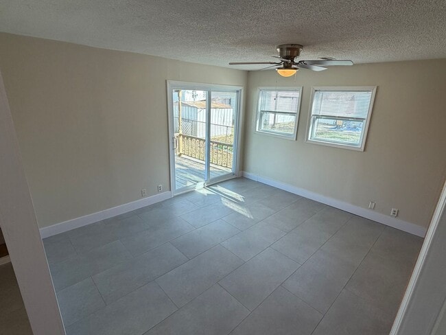 Photo - 916 N 10th St