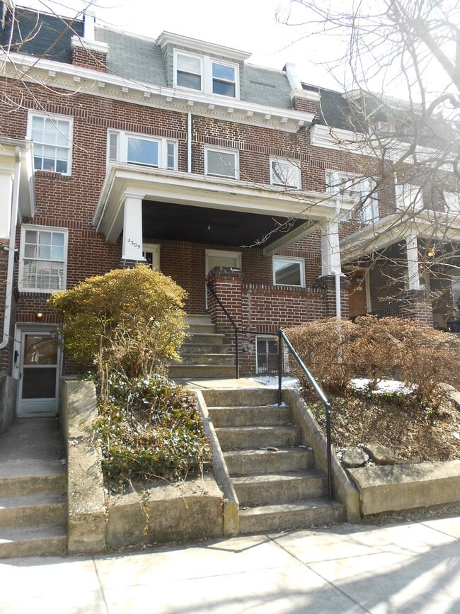 Photo - 3209 Guilford Ave Unidad #2