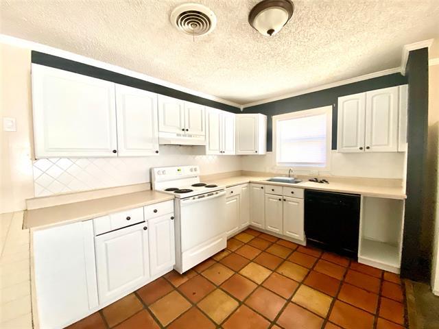 Photo - 2098 Vine St