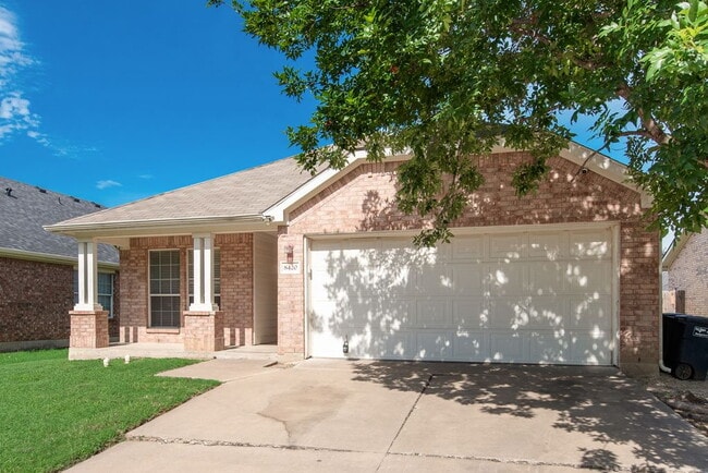 Building Photo - 8420 Silverbell Ln
