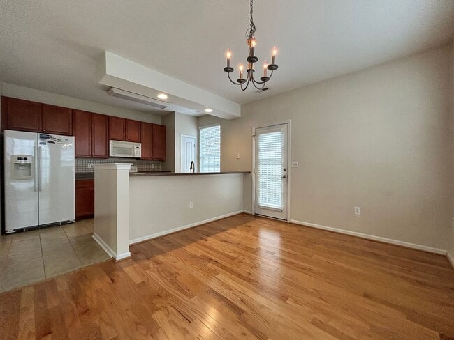 Photo - Welcome to this charming house "ASK ABOUT OUR ZERO DEPOSIT"