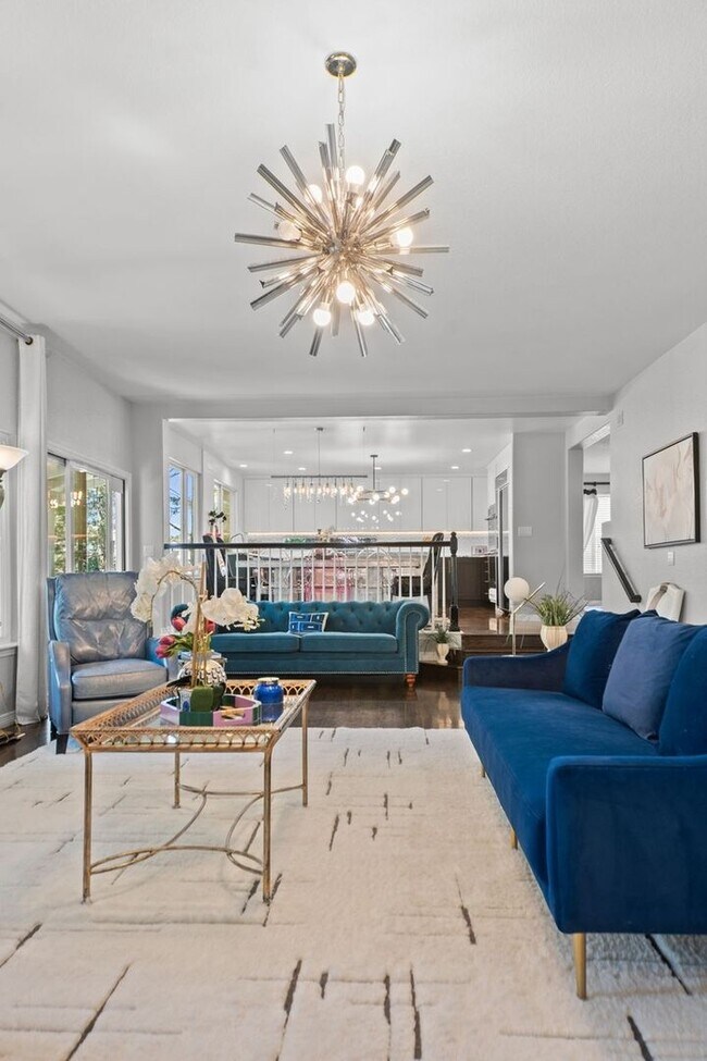 Photo - 2062 Hyacinth Rd