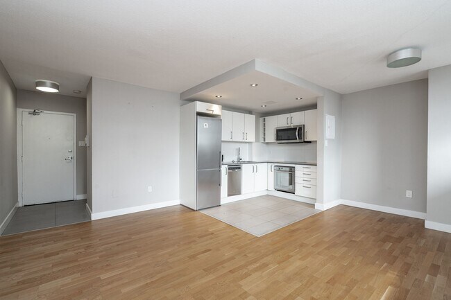 Building Photo - 230 Oak St Unit 1002