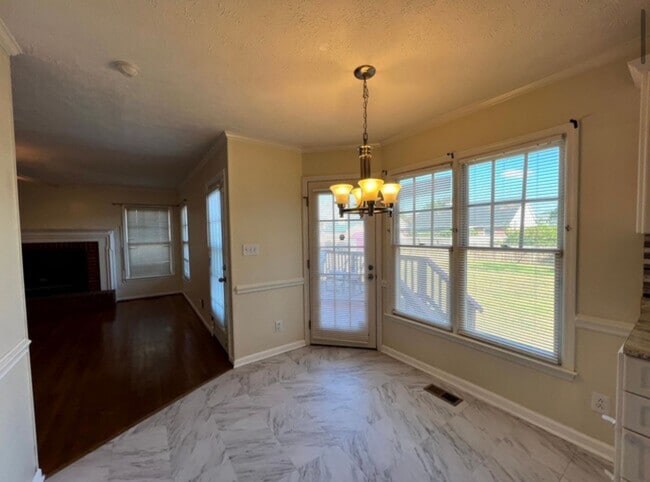 Photo - 1175 Derbyshire Rd