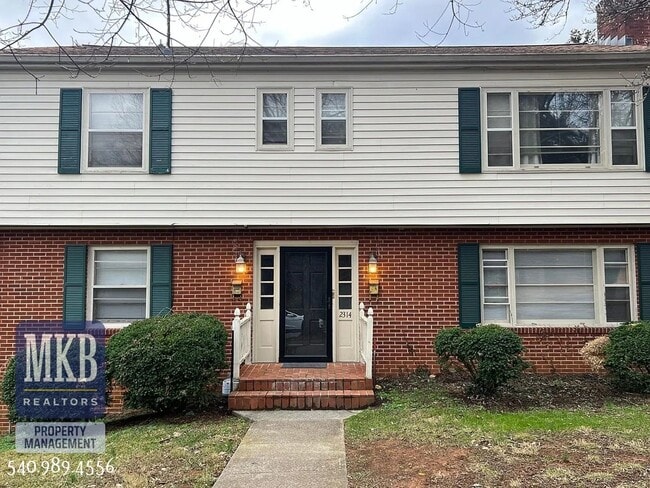 Photo - 2314 Wycliffe Ave SW