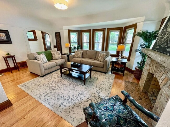 Photo - Beautiful  2 Bedroom + Den(3rd bedroom) Bungalow in Wauwatosa