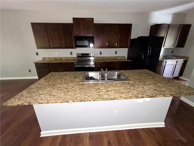 Photo - 8389 Regent St