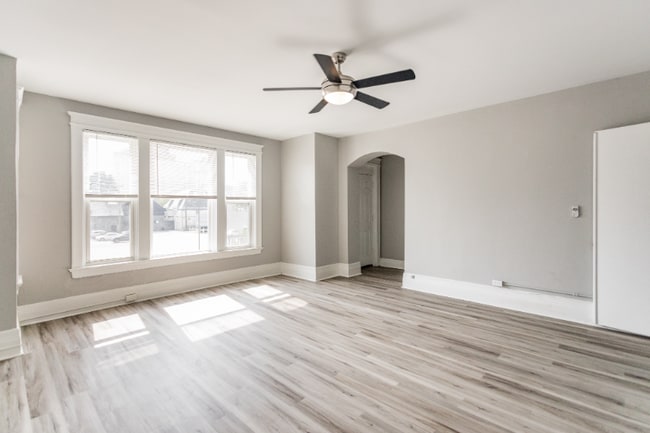 Building Photo - 73 E Palmer St Rental