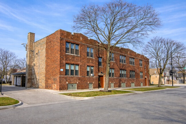 Building Photo - 6702 S Wood St