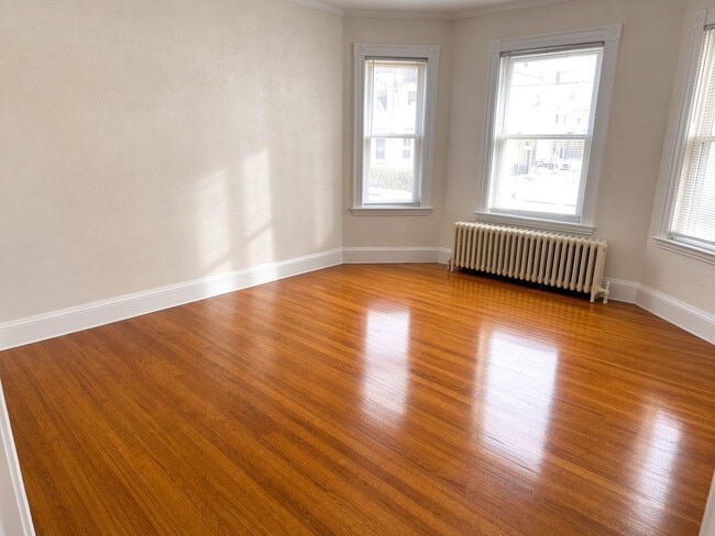 Building Photo - 75 Elmira St Unit First Floor 3BR + Office