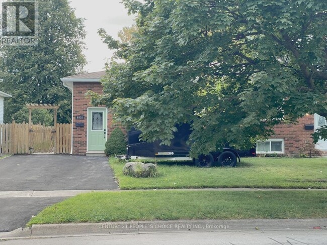 Photo - 6938 Warden Ave