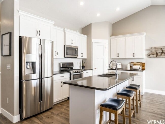 Building Photo - Amazing Six Bedroom Home, Draper, 3200 sq ...