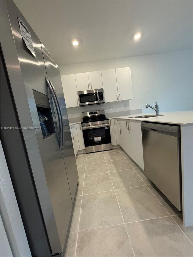 Photo - 676 SE 14th St