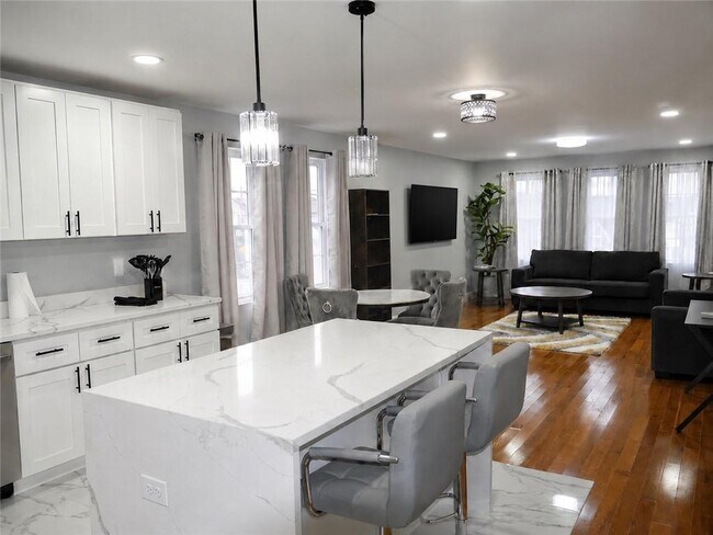 24 Hymer St Unit 2