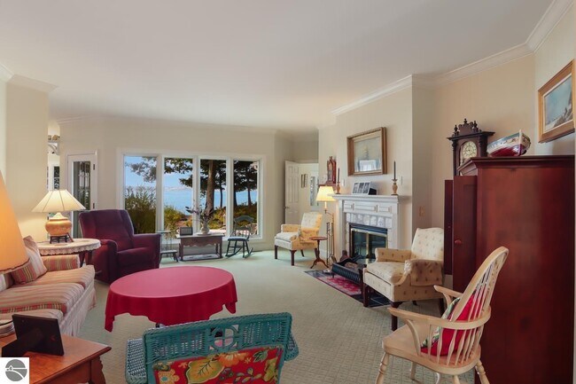 Photo - 10512 Lakeshore Rd