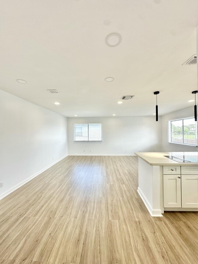 Photo - 102 E Tiffany Dr Unit 4