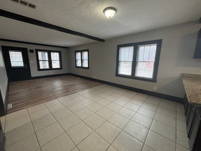 Photo - 2829 Kenmore Ave