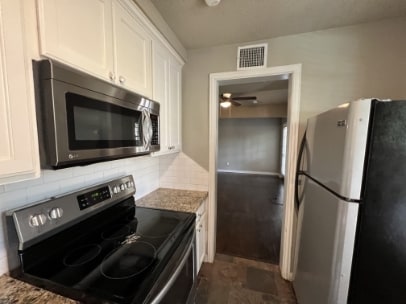 Building Photo - 300 W Dexter Dr Rental