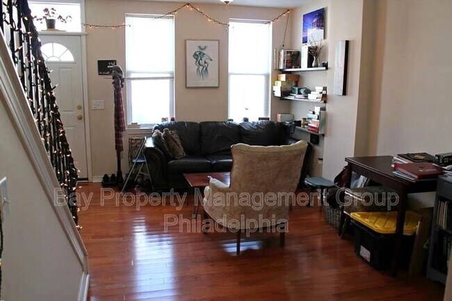 Photo - 2441 E Oakdale St