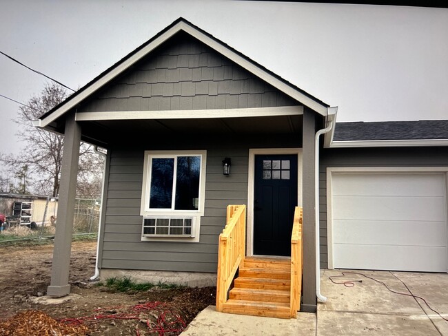 Building Photo - Division St