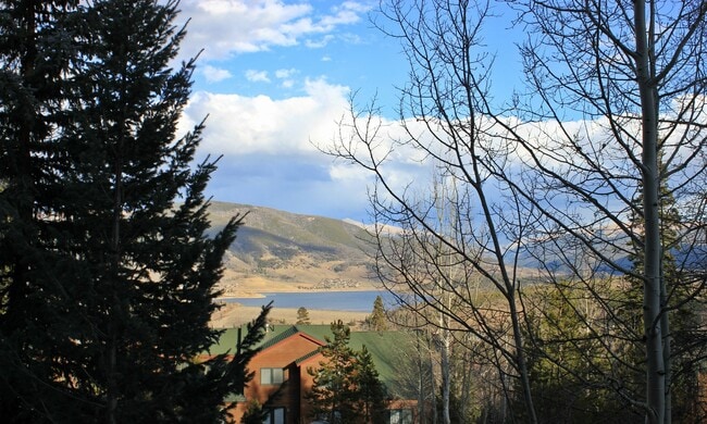 WINTER RENTAL- 2 Bedroom/1 Bath w/Washer/D... - WINTER RENTAL- 2 Bedroom/1 Bath w/Washer/D...
