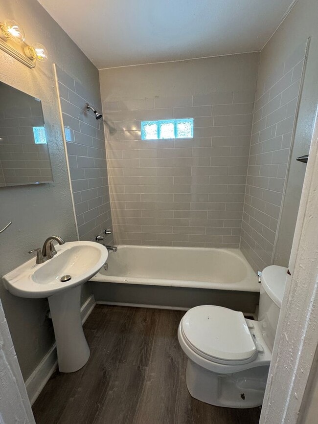 Photo - 421 NW 26th St Unidad 3