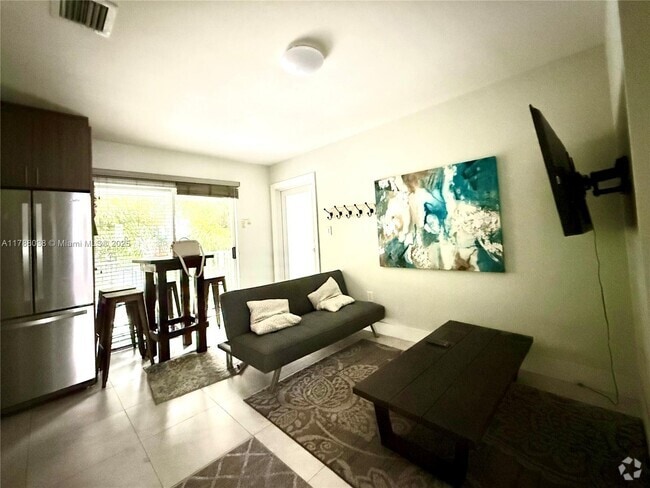 Building Photo - 842 SW 14th Ave Unit 6 Rental