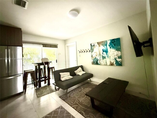 Photo - 842 SW 14th Ave Apartment Unit 6