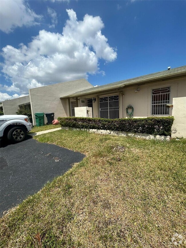 Building Photo - 12133 SW 110th St Cir S Rental